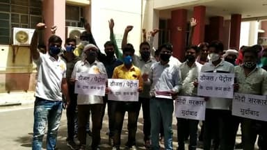 बढ़ती मंहगाई के खिलाफ विरोध प्रदर्शन 
#petrolpriceincrease