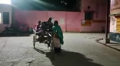 एम्बुलेंस नहीं मिली तो पति को रिक्शे पर लाद कर अस्पताल ले गयी महिला जिला अस्पताल से सामने आया मामला
#raebareli_news