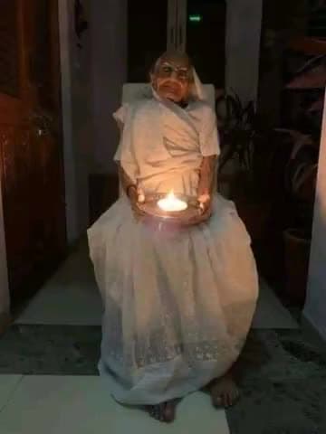 #दुखद
एक #क्रांतिकारी_लाल को जन्म देने वालीं भारत के यशश्वी प्रधानमन्त्री श्री @narendramodi जी की पूज्य माताजी हीराबेन जी का निधन अत्यंत पीड़ादायक है।