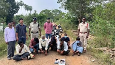 తోట్లవల్లూరు: బొడ్డపాడులో కోడి పందాల స్థావరంపై పోలీసుల దాడులు.. ఏడుగురు అరెస్ట్