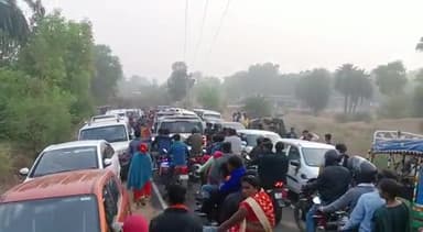 बांका: 1 जनवरी 2023 को odhani dam के रास्ते मे लगभग 2km पहले से ही लगी भीड़।
#odhnidam
#bankabihar24news #banka
@tourisms