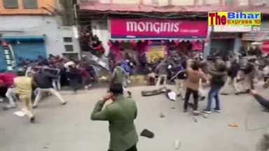 महागठबंधन सरकार में "कलमिया" तो नहीं मिल रहा है, लेकिन बिहार के युवाओं को "लठिया" रोज मिल जा रहा है।
#बेबस_बिहार
#bssc_cgl_3