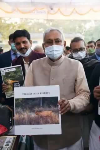 #बिहार का कश्मीर’ #वाल्मीकि_टाइगर_रिजर्व बिहार का एकलौता एवं भारत के प्रसिद्ध उद्यानों में से एक है। यहां बाघों की संख्या 56 के पार हो गई। जंगलों का दायरा बढ़ने से बेहतर माहौल मिला है, जिससे बाघों की संख्या में वृद्धि हो रही है।
#ValmikiTige