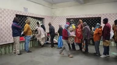 देवघर: #डोनेट फॉर पोर्ट ट्रस्ट रोटी बैंक के द्वारा लगातार इतना ठंड में भी सेवा जारी है बदन आधार स्टेशन में#