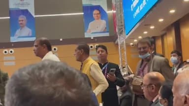 इंदौर...नाराज़ NRI के वीडियो फूटेज़.. हॉल में जगह नहीं होने से गुस्सा हुए NRI
.
#indorewale #indore_news #indorebreaking