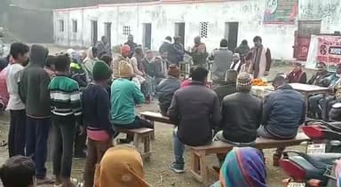 #पथरदेवा के #हेतिमपुर में #किसान मोर्चा #भाजपा ने #मोटे #अनाज को बढ़ावा देने के लिये आयोजित किया #अलाव पर चर्चा।