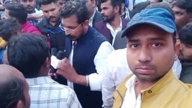 माननीय एडवोकेट बड़े भाई #चंद्रशेखर_आजाद_जी जाते वक्त #मुरैना रेलवे स्टेशन पर मीडिया कर्मियों से वार्तालाप