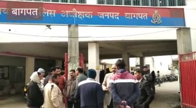 बागपत: जनपद के #बड़ौत में #सहारा_समूह के विरूद्ध दर्ज मुकदमे में गिरफ्तारी को लेकर
#पुलिस_अधीक्षक से मिले अधिवक्ता