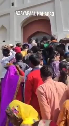 #अजयगढ़ फ़ोर्ट : धूमधाम से मनाया जा रहा #मकर संक्रांति (खिचड़ी) का पर्व , हर वर्ष लगता है मेला , #स्नान @sushilsonkar95