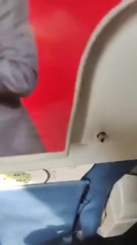जीवन इतना अप्रत्याशित हो सकता है, एक पल यहाँ औऱ अगले ही क्षण दुनिया को अलविदा.!
#RIP 😢
#NepalPlaneCrash #Sonu_jaiswal was live before crash. #Ghazipur #planecrash