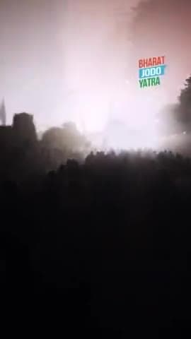 ऐसा हिंदुस्तान चाहता हूं,
विश्वप्रसिद्ध जिसका हर व्यापार हो,
जिसके हर युवा के पास रोज़गार हो,
नफ़रत की कोई गुंजाइश न हो,
हर भारतीय में बस प्यार हो।
#भारत_जोडो_यात्रा