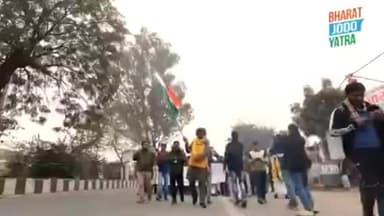 भारत जोड़ो यात्रा में कन्याकुमारी से कश्मीर तक सबसे ऊंचा तिरंगा लेकर चल रहे स्वराज परिवार के साथी वीरेंद्र सिंह भगोडिया। 
➡️ सुनिए उनकी कहानी उन्ही की ज़ुबानी 
#BharatJodaYatra | Bharat Jodo