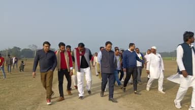 27/1/2023 #फुटबॉल #darbhanga_mithila
आज दरभंगा लोकसभा क्षेत्र
दरभंगा ग्रामीण क्षेत्र में ⚽
फुटबॉल प्रतियोगिता लहेरियासराय और दरभंगा के बीच खेल उद्घाटन समारोह में ग्राउंड में मैं और सदर एसडीओ साहब,,,, टीम सदस्य सभी खिलाड़ी और मेरे सम