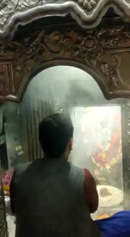 मैहर: #मां शारदा शक्तिपीठ #मैहर से
 दिनांक,,#28,,1,,2023,, दिन शनिवार के प्रातः कालीन दर्शन आरती दिव्य श्रंगार
जय हो माई की🙏