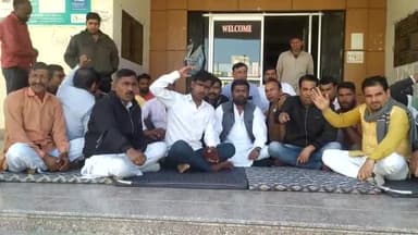 कल 12 बजे से दोपहर नगरपालिका #तारानगर में शहर की विभिन्न समस्याओं को लेकर मैने शहर वासियों के साथ धरना प्रदर्शन किया।