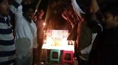 #आदित्यनगरी कारा के सैनिक चौक पर युवाओं के द्वारा #14th फरवरी के दिन पुलवामा मेे शहीद जवानों को दी गई श्रद्धांजलि