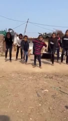 सोशल मीडिया पर छोटी बच्चियों का डांस जमकर हो रहा है वायरल...
#shorts #DanceVideo #ViralVideo2023 #dropnews #up