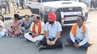 कांग्रेस सरकार द्वारा जिस प्रकार नक्सलियों को बढ़ावा दिया जा रहा है और नक्सलियों की आढ में भाजपा कार्यकर्ताओं का कत्लेआम किया जा रहा है,इसके विरोध में आज चक्काजाम किया गया।
#CG_बनता_अपराधगढ़