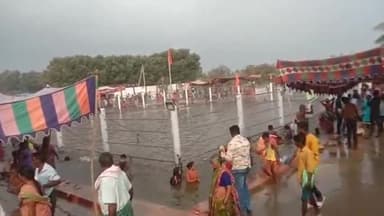 తోట్లవల్లూరు: తోట్లవల్లూరులో కృష్ణానది పాయలో పుణ్య స్నానానికి దిగి ఉయ్యూరుకు చెందిన బావిశెట్టి చరణ్ అనే యువకుడు మృతి