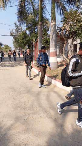 #viralvideo20223 #virarnews
बालाघाट की सरदार पटेल यूनिवर्सिटी मैं अपकारी विभाग का एग्जाम हुआ सफल पूर्वक