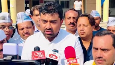 जेल के ताले टूटेंगे, शिक्षा नायक मनीष सीसोदिया छूटेंगे।
#ModiFearsKejriwal
दिल्ली के शिक्षा मंत्री मनीष सिसोदिया जी की गिरफ्तारी के खिलाफ आम आदमी पार्टी जिला अमरोहा इकाई का धरना प्रदर्शन