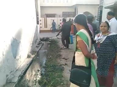 ताड़ीखाना संस्कृत नगरम में अधिकारियों के साथ साफ़ सफाई की स्थिति का स्थलीय निरीक्षण किया
#स्वच्छ_फैजुल्लागंज