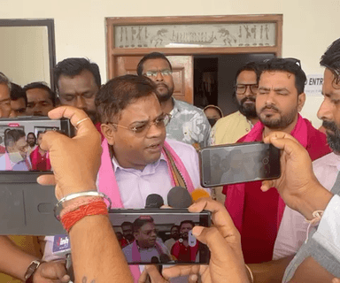 मैं अतिमहत्वपूर्ण नही हूँ, बस्तर-सुकमा का विकास मेरे लिये अतिमहत्वपूर्ण है। चिंतलनार जाने से रोकना मेरे लोकतांत्रिक अधिकारों का हनन है। मैं चिंतलनार जा रहा हूँ ।#ANI