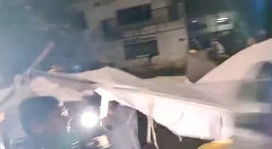पंचकूला में सरपंचों के आंदोलन स्थल को पुलिस ने किया तहस-नहस।
रात के अंधेरे में सरकार की गुंडागर्दी चरम पर है।
टेंट तंबू उखाड़े।
#SarpanchProtest #रवि_आजाद