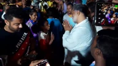 पुरैनी: पुरैनी प्रखंड के अंतर्गत दुर्गापुर में #फाइनल #मुकाबला #महिला #फुटबॉल मैच के विजेता टीम को पप्पू यादव जी किया सम्मानित