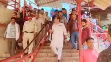 जिसने कतरा भी साथ दिया हमारा,
वादा करते हैं वक्त आने पर दरिया लौटा देंगे– Neelanshu Chaturvedi
#चित्रकूट #Neelanshu #chitrakoot #जैतवारा #Sarkar #मझगवां #बिरसिंहपुर #Guptgodavari