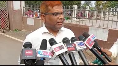 बलरामपुर: एन आर एल एम की महिलाओं ने अपनी मांगों को लेकर लगातार दूसरी बार सौंपा कलेक्ट्रेट को ज्ञापन #collectrate #gyapan #mahila
