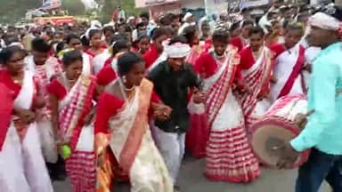 लातेहार: लातेहर शहर में बड़े ही धूमधाम से निकाली गई सरहुल शोभा यात्रा। लगभग 30000 हजार लोग हुए शामिल #sarhul #lateharnews
