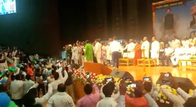 बापू सभागार, पटना: राष्ट्रीय लोक जनता दल के तत्वाधान में आयोजित बृहत अखंड भारत के चक्रवर्ती सम्राट प्रियदर्शी असोक महान जयंती समारोह में #राष्ट्रीय_लोक_जनता_दल सुप्रीमो माननीय Upendra Kushwaha जी।
#सम्राट_प्रियदर्शी_अशोक_महान_जयंती