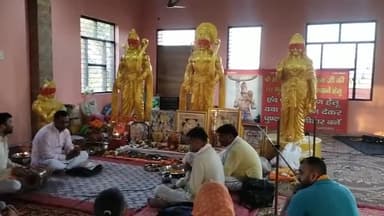 इंद्री: 🚩श्री #बालाजी धाम 🛕 #रामगढ़ में 🏹श्री राम #परिवार की #प्राण #प्रतिष्ठा के #शुभ #अवसर पर #गुरु महिन्द्र जी #ब्राह्मणों