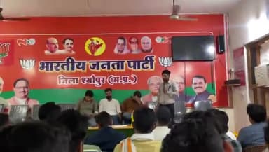 #भारत_माता_कि_जय
आज भारतीय जनता युवा मोर्चा श्योपुर जिला स्तरीय कामकाजी बैठक हुई जिसमें आगामी युवा मोर्चा कार्यक्रमो को लेकर सभी कार्यकर्ताओं से चर्चा हुई बैठक में भारतीय जनता पार्टी के यशस्वी जिलाध्यक्ष सुरेंद्र सिंह जाट मार्गदर्शन हुआ