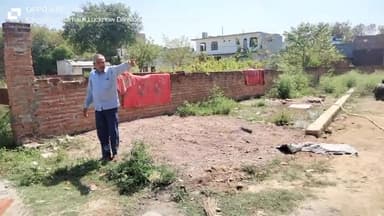 #लखनऊ के#सैरपुरथानाक्षेत्र में#दबंगों ने दूसरे के #प्लाट में चलाई #जेसीबीसैरपुर के#कमलाबादबढौली में #नसीमपुत्रफजलूकी