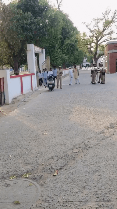 कांग्रेस पार्टी इस तानाशाही सरकार के ख़िलाफ़ आवाज़ बुलंद करती रहेगी, चाहे तुम जेल में डालो या गोली मारो l @rahulgandhi @nsui #IstandWithRahulGandhi