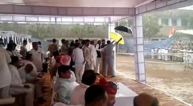 #DaroMat
डरने वाले नही बने हम आंधी और तूफान से,
कांग्रेस फिर एक बार,ये आवाज निकली हर मकान से।CM Gehlot को सुनने डटी रही जनता |
अजमेर संभाग कार्यकर्ता सम्मेलन 31-3-2023