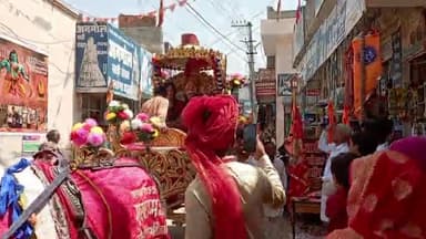 रावतसर: कस्बे के प्राचीन हनुमान मंदिर में 18वें विशाल जागरण के तहत निकाली गई मुख्य मार्गो से शोभायात्रा।
#gouravbhati