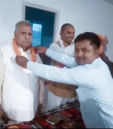 सारण स्नातक निर्वाचन क्षेत्र से प्रोफेसर डॉक्टर माननीय वीरेंद्र नारायण यादव जी चुनाव #जीत गए।
#सारण और #चंपारण के तमाम मतदाता बंधुओं को बहुत-बहुत बधाई एवं हार्दिक शुभकामनाएं।