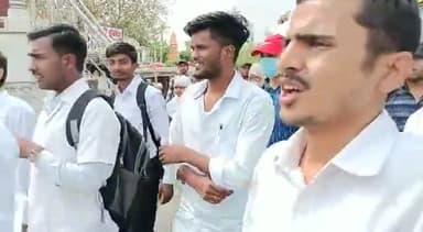 #फार्मासिस्ट बहाली में बी फार्म वालों को मौका नहीं देने के विरोध में आज दिनांक 08.04.2023 को #औरंगाबाद में निकाली गई रैली। #पीपीआर 2015 के बिहार में लागू होने के बाद भी #बिहार_तकनीकी_सेवा_आयोग ने बी फार्मा को बहाली में शामिल नहीं गया।