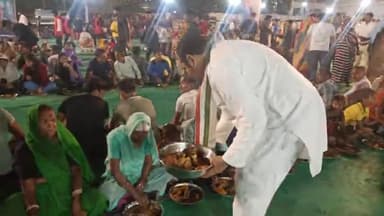 समरसता भोज में खाना खिलाते पूर्व विधायक श्री सत्यनारायण पटेल जी।
#indore_news #vidhanshabha