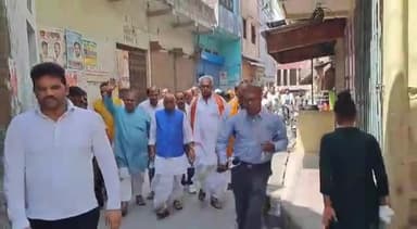 #बाबा #साहब की #जयंती पर #पद #यात्रा कर #सदर #सांसद रमापति राम त्रिपाठी के साथ #माल्यार्पण किया।