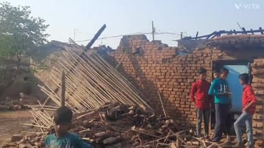 लातेहार: नावागढ़ गाँव में शॉर्ट सर्किट से लगी आग, लाखों रुपये का हुआ नुकसान#DCLATEHAR#CM JHARKHAND#firerescue #jmmjharkhand