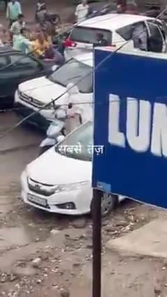 कैबिनेट मंत्री प्रेमचंद अग्रवाल का युवक से मारपीट का वीडियो वायरल
#premchandaggarwal
#viralvideo
#rishikesh