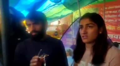 दिल्ली पुलिस की गुंडागर्दी के बाद पहलवानों के बीच राष्ट्रीय अध्यक्ष जयंत चौधरी जी,उनसे बात करते हुए।
#RLD