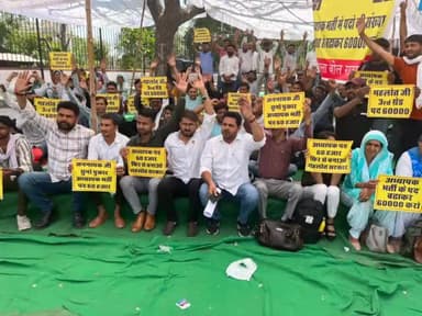 फैली का पुरा :- अध्यापक_भर्ती में पदों की संख्या #60_हजार करने की मांग को लेकर जयपुर मे #शहीद_स्मारक पर ईरा बॉस के नेतृत्व मे प्रदर्शन!
रिपोर्टर :- नीतीश कुमार मीणा