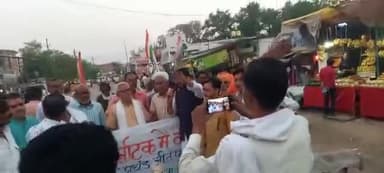 कर्नाटक में पूर्ण बहुमत की कांग्रेस की सरकार बनने पर रिटायर्ड #SDO जवाहरलाल कुशवाहा जी के नेतृत्व मे मोहंद्रा एवं पवई में कार्यक्रम आयोजित किया गया जिसमें कांग्रेस पार्टी के हजारों कार्यकर्ता सम्मिलित हुए
