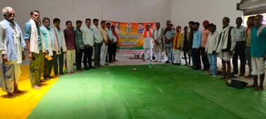 भारतीय जनता पार्टी मंडल बड़ागांव धसान में बूथ विजय संकल्प अभियान का आयोजन किया गया जिसमें जिला महामंत्री अश्वनी चढ़ार जी विधानसभा संयोजक आदरणीय राकेश हटैया जी विनय सेन जी एवं पार्टी के जेस्ट श्रेष्ठ कार्यकर्ता उपस्थित रहे
#BJP4TIKAMGARH