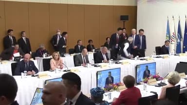 President #JoeBiden walks up to PM Modi for a warm embrace #G7Summit #Biden #narendramodi #PMModiInJapan 🤠✌🏻